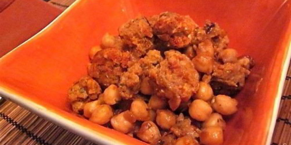 Рецепт колбаски с фасолевым рагу с соусом персилад