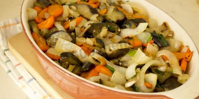 Рецепт овощное рагу с мясным фаршем и баклажанами в духовке