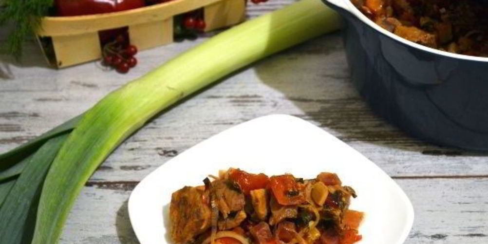 Как приготовить овощное рагу со свининой в духовке