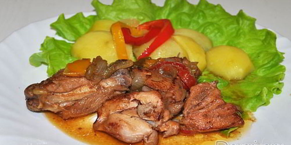 Рецепт рагу из гуся, курицы и индейки, запеченное в тыкве с грибами и сыром