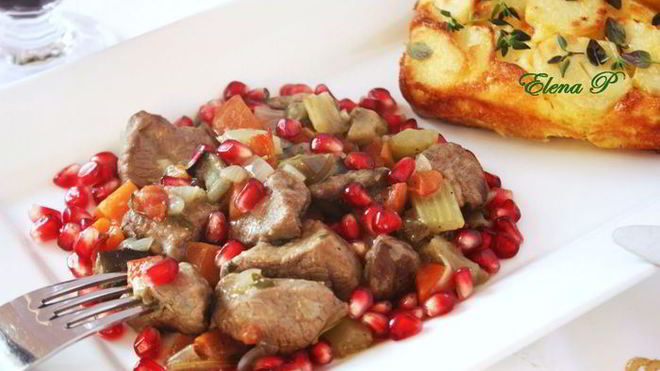 Рецепт Рагу из баранины с зернами граната и картофельным гарниром