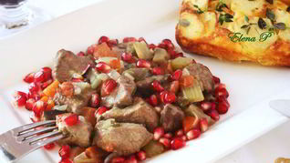 Рецепт Рагу из баранины с зернами граната и картофельным гарниром