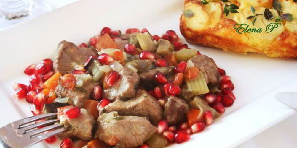 Как приготовить рагу из баранины с зернами граната и картофельным гарниром