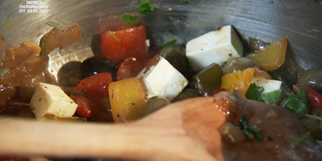 Рецепт рагу из болгарского перца с сыром и оливками