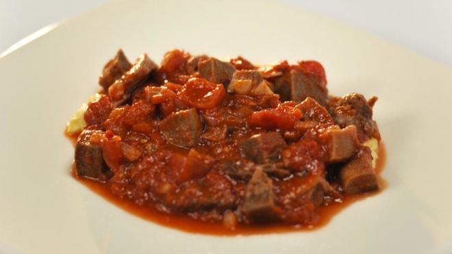 Рецепт Рагу из говяжьего языка и хвоста с горчичным пюре