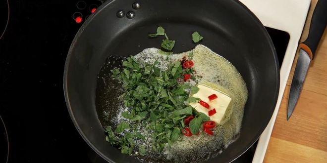 Рецепт рагу из гуся, курицы и индейки, запеченное в тыкве с грибами и сыром