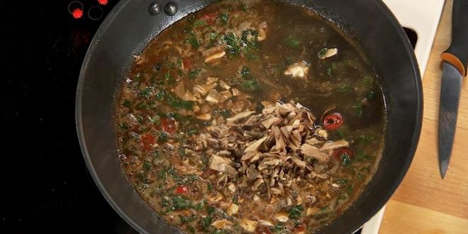 Рецепт рагу из гуся, курицы и индейки, запеченное в тыкве с грибами и сыром