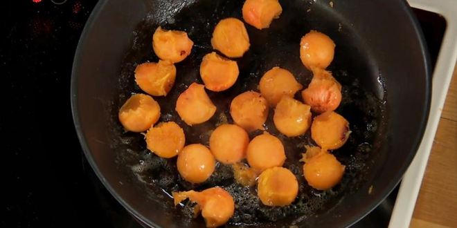 Рецепт рагу из гуся, курицы и индейки, запеченное в тыкве с грибами и сыром