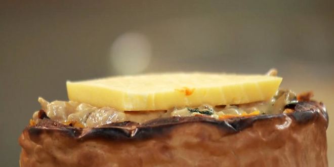 Рецепт рагу из гуся, курицы и индейки, запеченное в тыкве с грибами и сыром