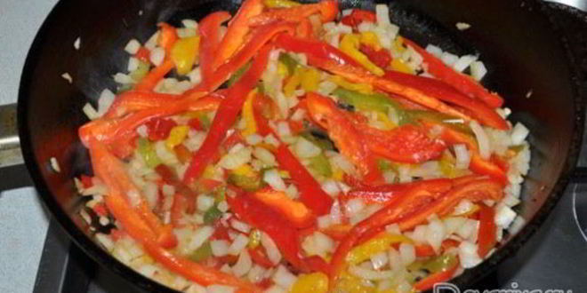 Рецепт рагу из куриного филе со сладким перцем