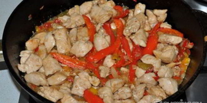 Рецепт рагу из куриного филе со сладким перцем