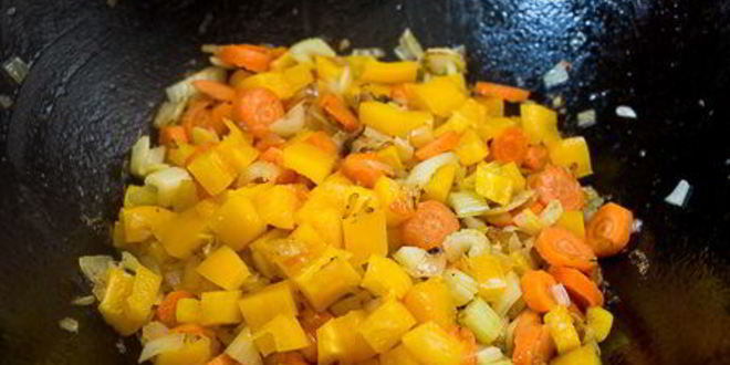 Рецепт рагу из курицы с копчеными колбасками