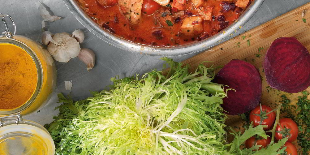 Как приготовить рагу из курицы со свекольным карри