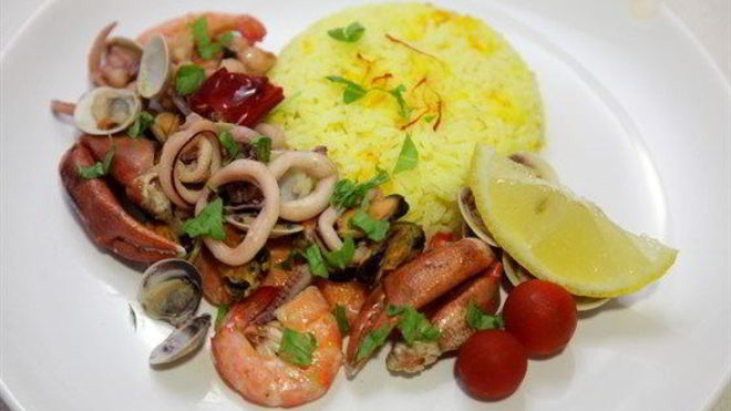 Рецепт Рагу из морепродуктов с изюмом и орехами