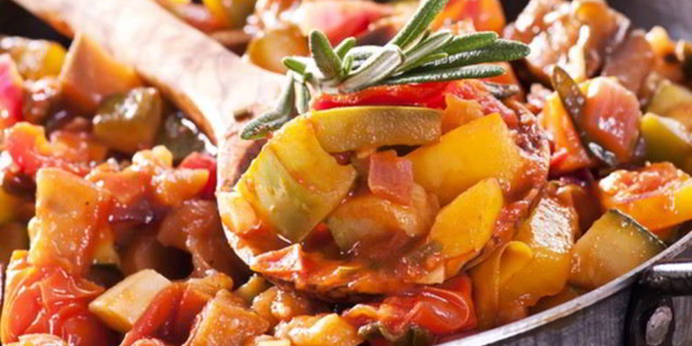 Рецепт рагу в горшочках с курицей