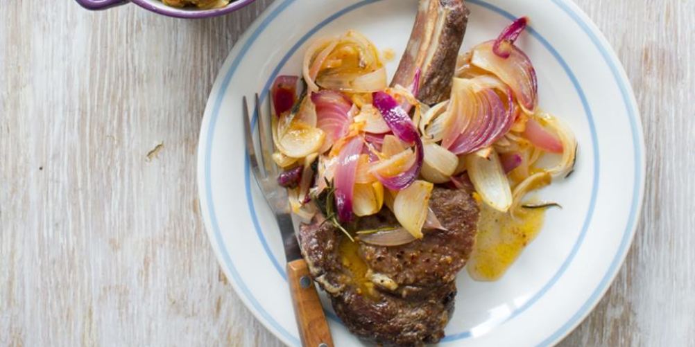 Как приготовить рагу из трех видов лука к мясу