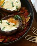 Рагу из цуккини с запеченными яйцами в грибах