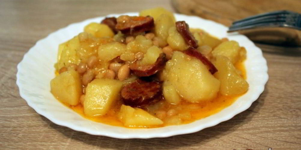 Как приготовить рагу с сырокопчеными колбасками и фасолью