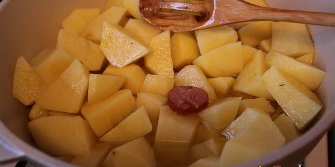 Рецепт рагу с сырокопчеными колбасками и фасолью