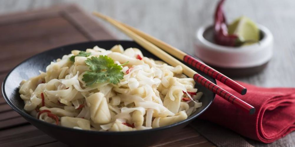Как приготовить рисовая лапша с кальмарами и кокосовым соусом