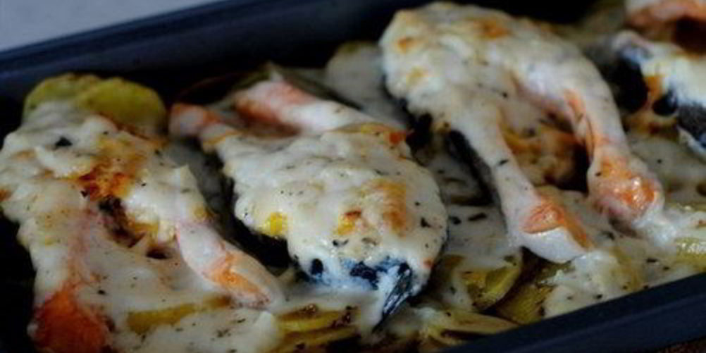 Как приготовить форель в чесночном соусе на картофеле