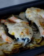 Форель в чесночном соусе на картофеле