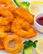 Кальмары в кляре с соусом