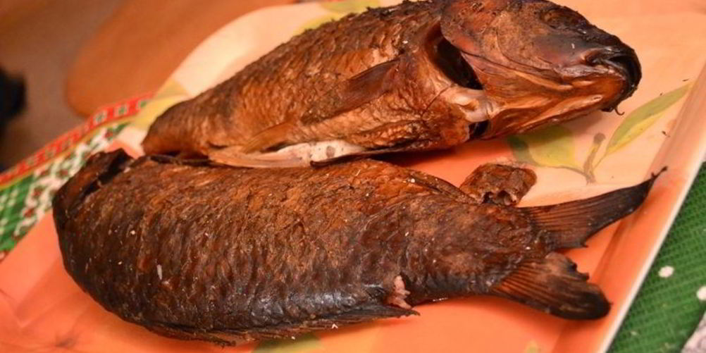 Как приготовить копченый карп