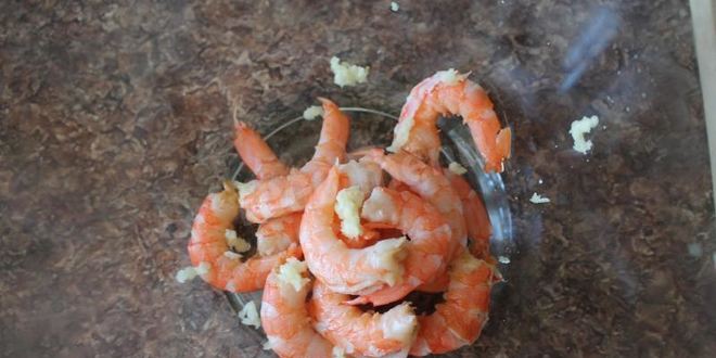 Рецепт креветки под соусом