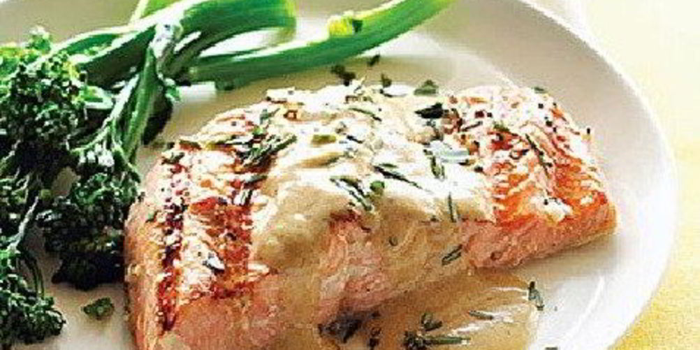 Как приготовить лосось под огуречным соусом