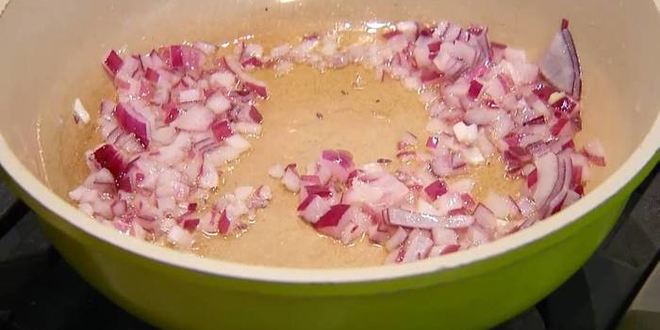 Рецепт палтус, запеченный с помидорами и сельдереем