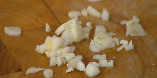 Рецепт палтус, запеченный с помидорами и сельдереем