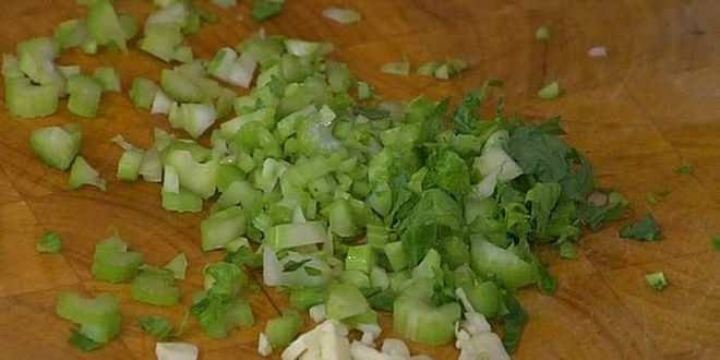 Рецепт палтус, запеченный с помидорами и сельдереем