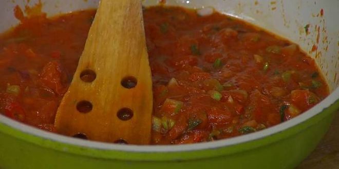 Рецепт палтус, запеченный с помидорами и сельдереем