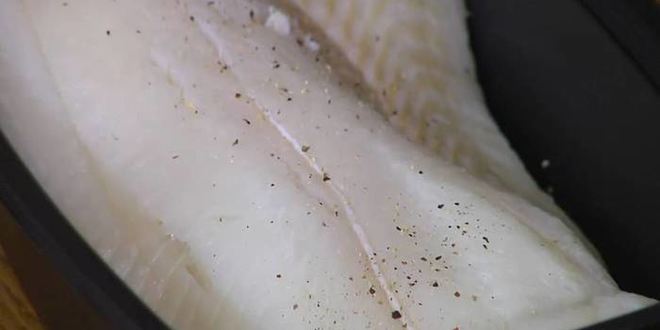 Рецепт палтус, запеченный с помидорами и сельдереем