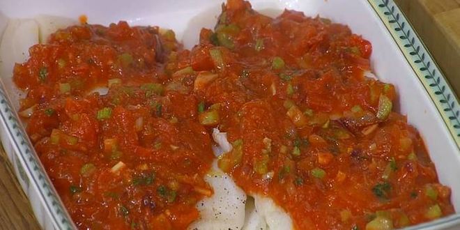 Рецепт палтус, запеченный с помидорами и сельдереем