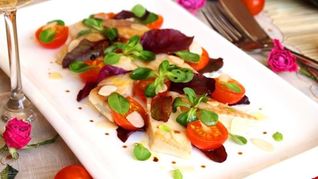 Рецепт Паровая тилапия с помидорами черри и салатным миксом