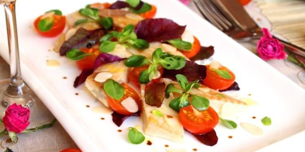 Как приготовить паровая тилапия с помидорами черри и салатным миксом