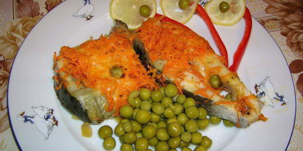 Как приготовить рыба под морковно-сырной шубой