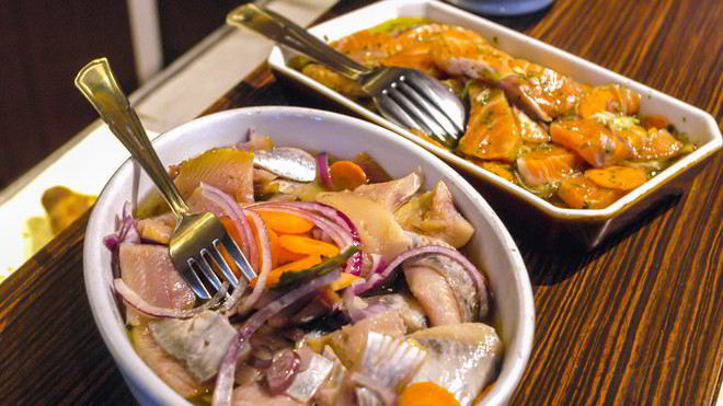 Рецепт Рыба под морковью и луком