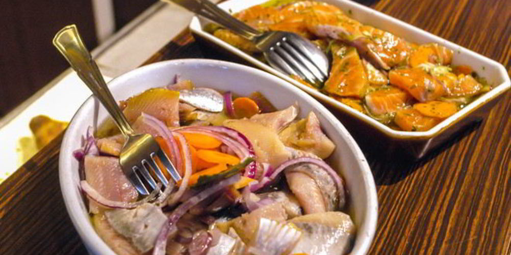 Как приготовить рыба под морковью и луком