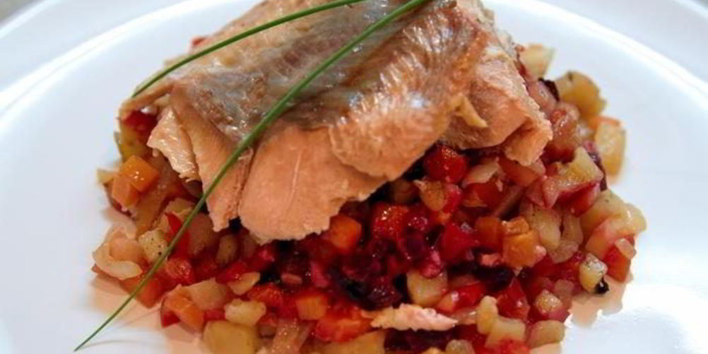 Как приготовить рыба с овощами, запеченная в фольге