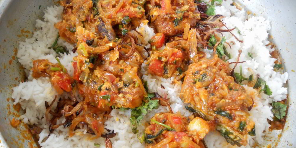 Как приготовить рыба с пряным рисом и орехами