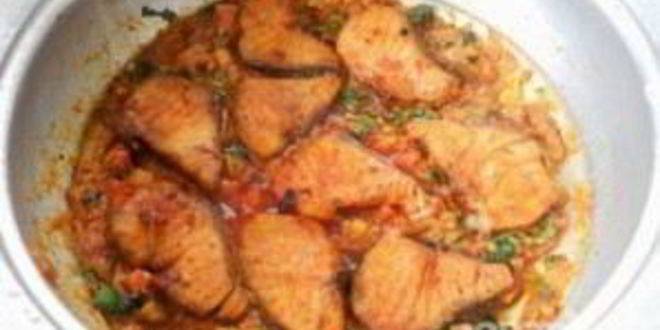 Рецепт рыба с пряным рисом и орехами