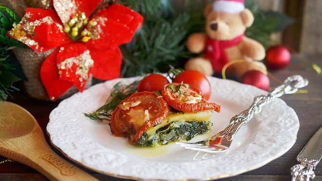 Рецепт Рыба в духовке со шпинатом и помидорами