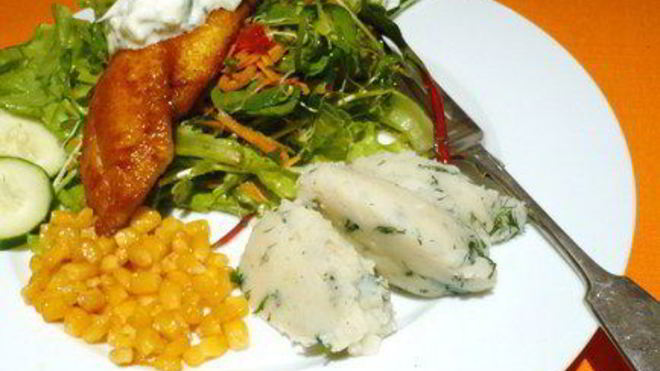 Рецепт Рыба в куркуме, цацики и салат из руколы