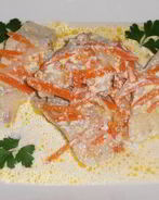 Рыба в сметане на сковороде