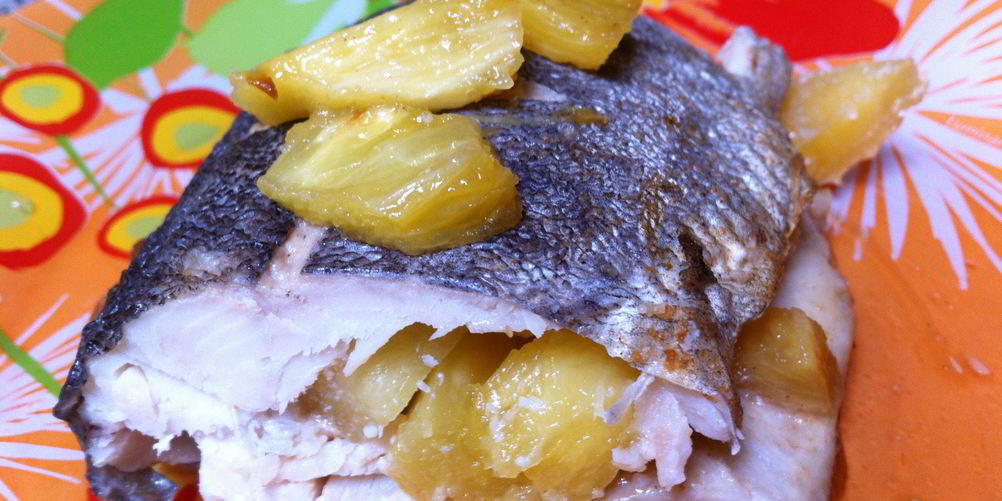 Как приготовить рыба, запеченная с ананасом