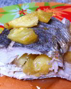 Рыба, запеченная с ананасом