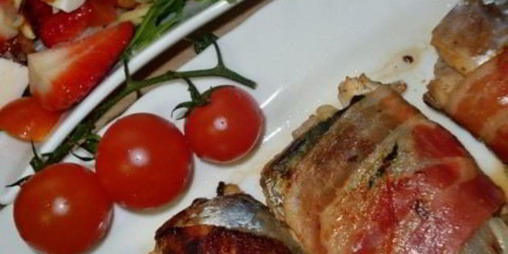 Как приготовить скумбрия, которая нравится мужу с беконом и сыром